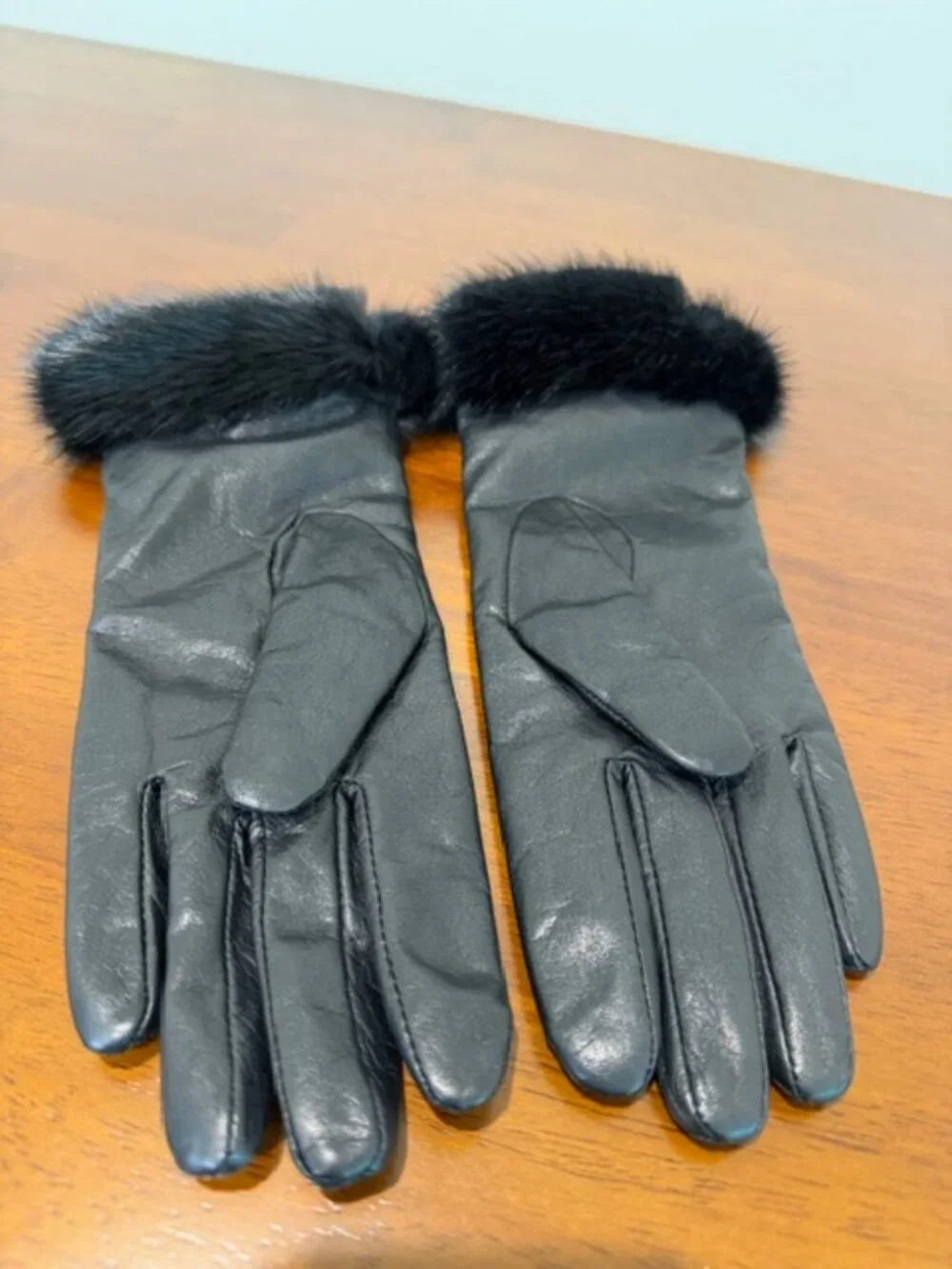 Leather Cashmere Lining Women’s Gloves Used.